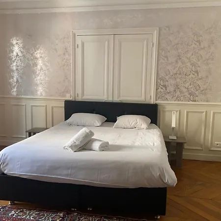 Flat Arc Triomphe Paris