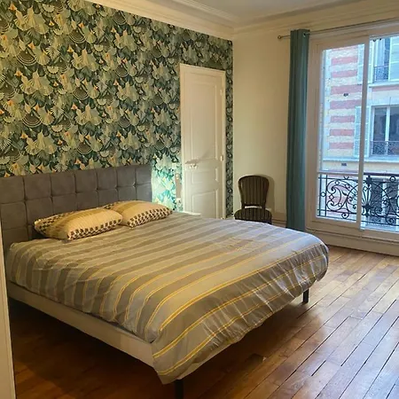 Flat Arc Triomphe Paris